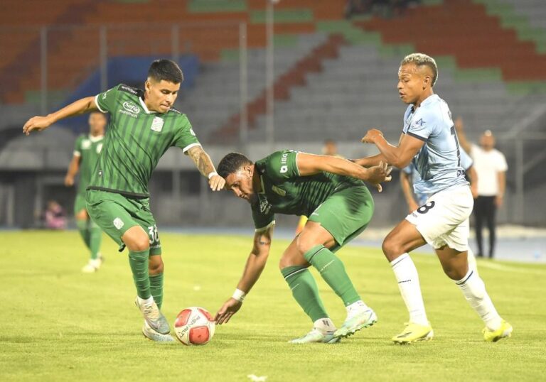 Aurora liquidó a un pálido Oriente (3-1) que se fue cayendo de a poco